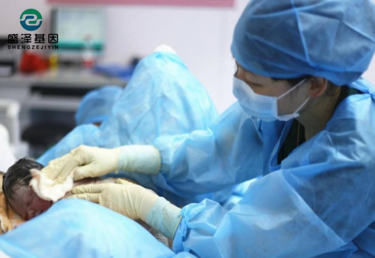 孕婦醫院誕下男嬰，幾小時后卻變成“女嬰”？親子鑒定道出真相！2