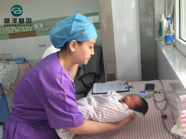 親子鑒定解開(kāi)真相：O型血的夫妻為何生下B型血嬰兒？