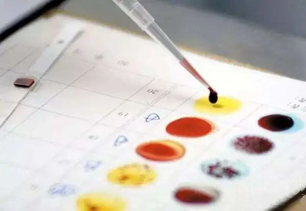 親子鑒定一般會有血型測試、染色體多態(tài)性、DNA鑒定這幾種方法