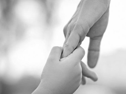 朱先生轉戶口親子鑒定發現撫養的兒子非親生，出生證只有母親名字