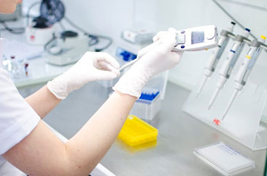 產婦醫(yī)院生下男嬰，后男嬰竟變成女嬰，親子鑒定后家屬樂了