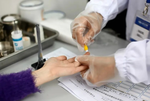 人員如何快速采樣？鑒定機(jī)構(gòu)對(duì)收到的親子鑒定樣本負(fù)責(zé)