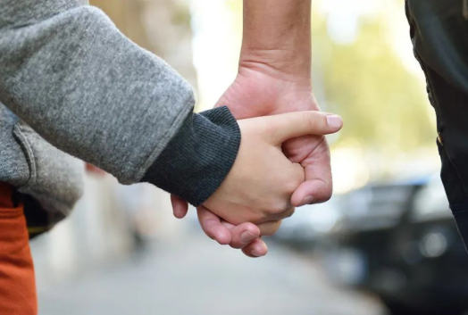 鑒定者需求解決自身的疑惑，私自取樣本做親子鑒定犯法嗎？