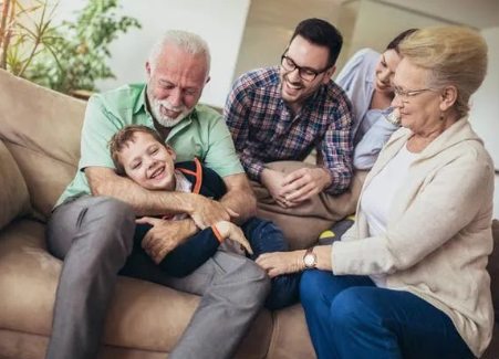 “給孩子做親子鑒定的，一般都是啥家庭？”親子鑒定師說出實(shí)話